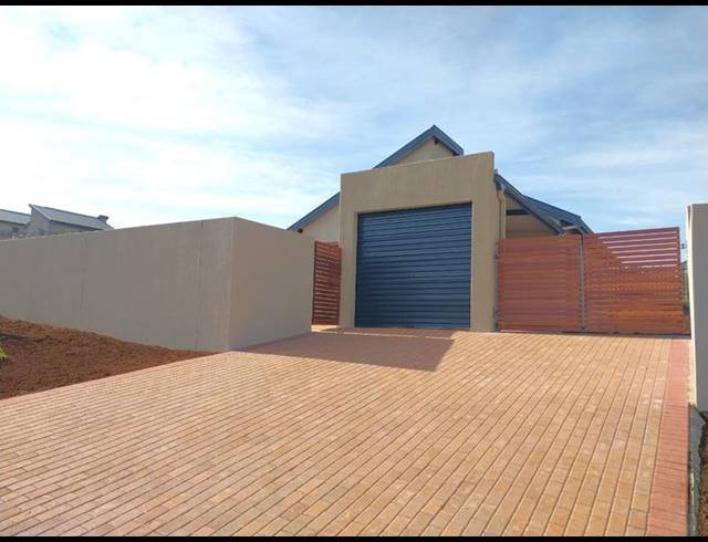 2 BEDROOM TOWNHOUSE FOR SALE IN BISHOPSTOWE